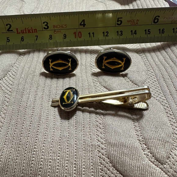 Cartier Black and Gold Cuff Links Timeless Elegance - Picture 8 of 12